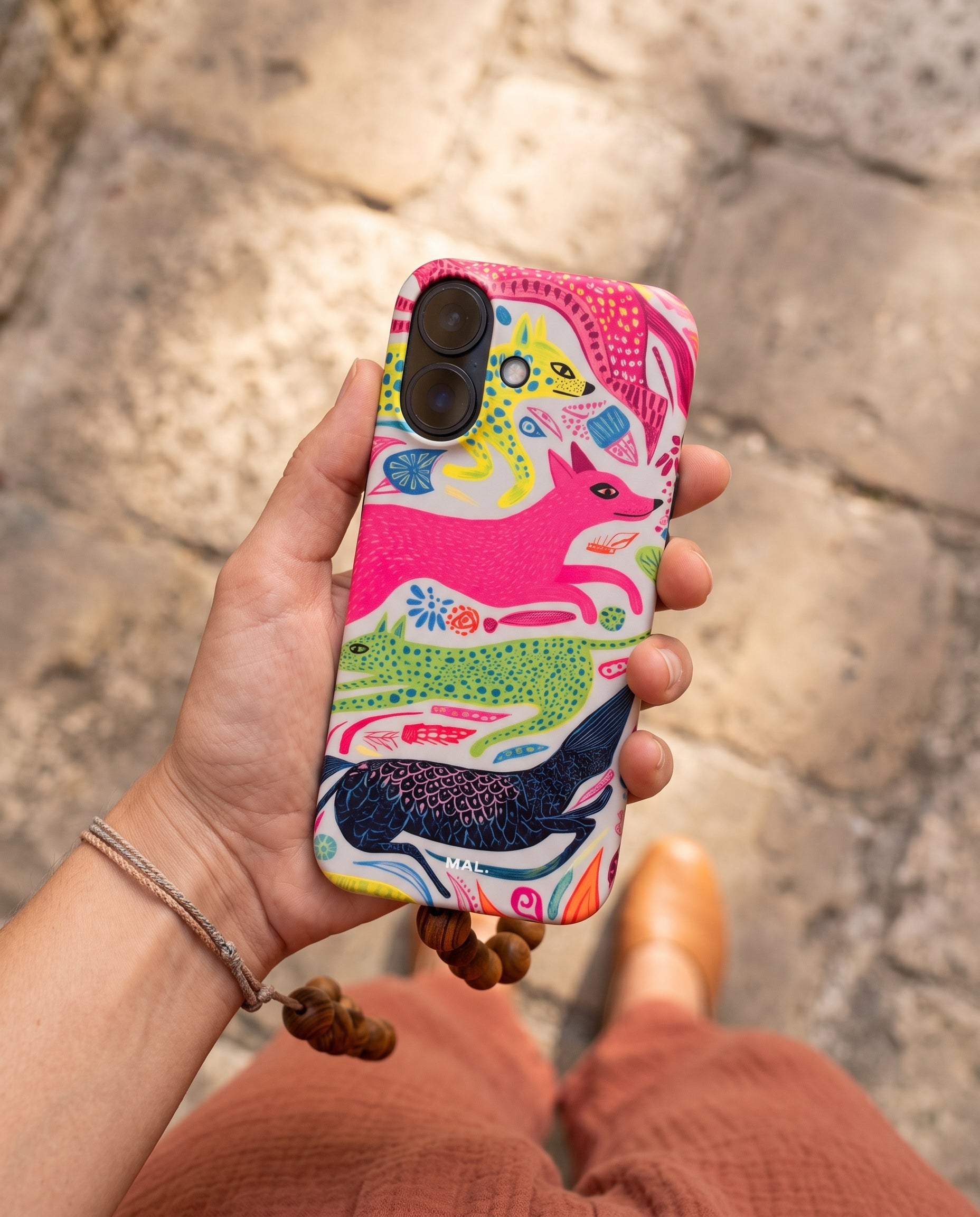 iphone-case-artwork-by-lina-sol-the-shape-of-freedom scene S09_pov_step